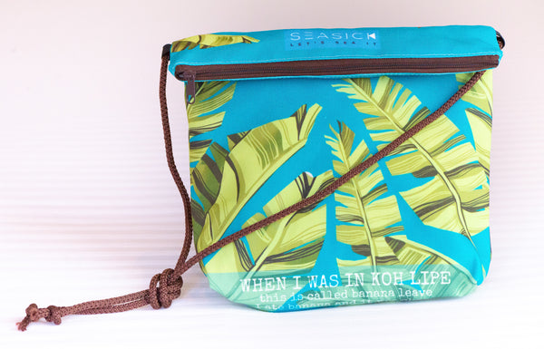 กระเป๋าสะพายข้าง แบบพับได้ ลายใบตอง  Tropical : Foldable Bag No1